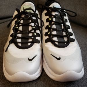 Nike Air Max Axis